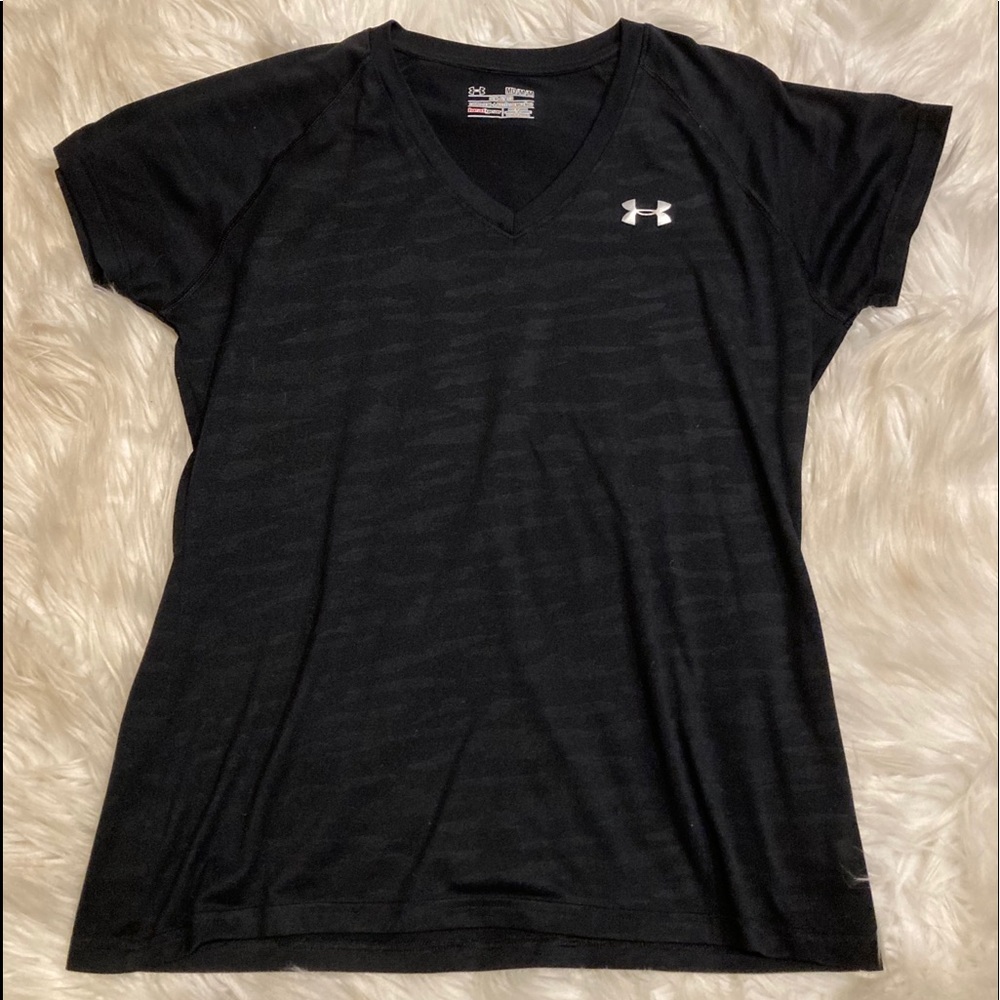Medium Black Semi Fitted Under Armour Shirt